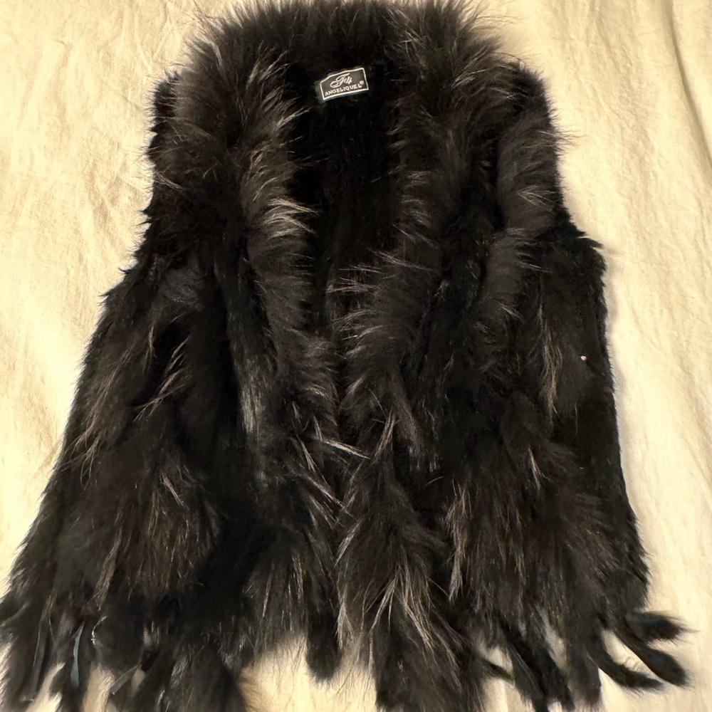 F4 black rabbit fur vest